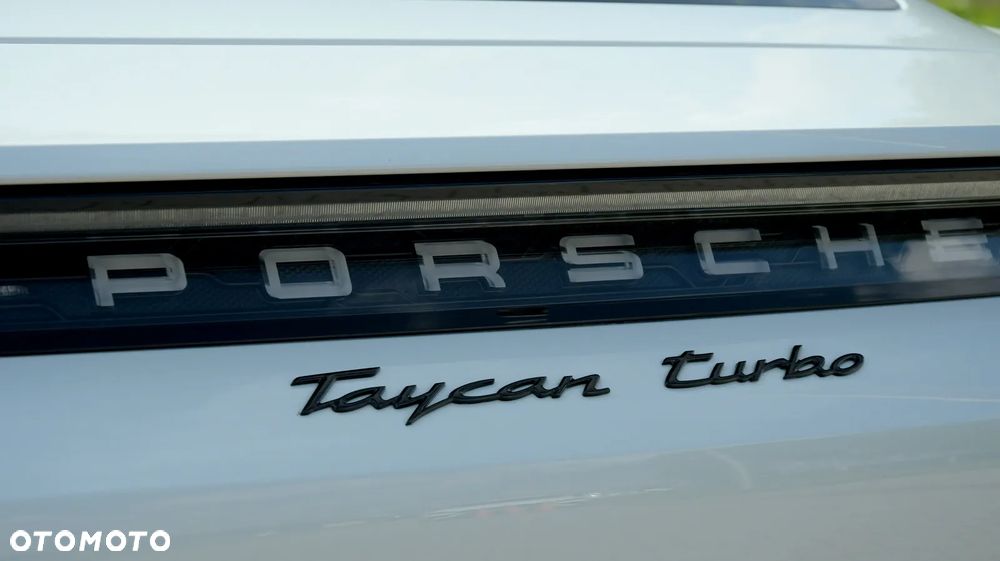 Porsche Taycan Turbo - 13