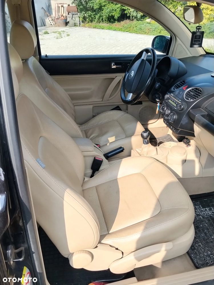 Volkswagen New Beetle - 4