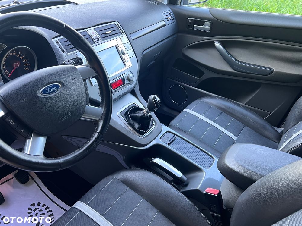 Ford Kuga 2.0 TDCi 4x4 Titanium - 22