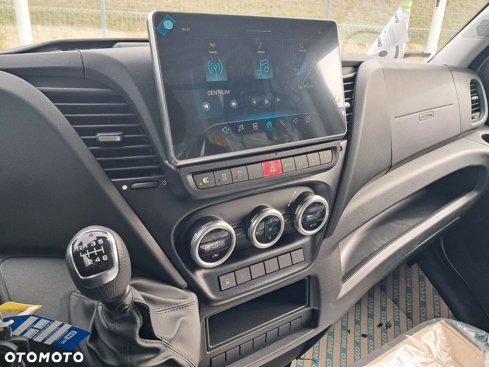 Iveco Daily 35S18 izoterma 8 EP z spojlerem i agregatem - 23