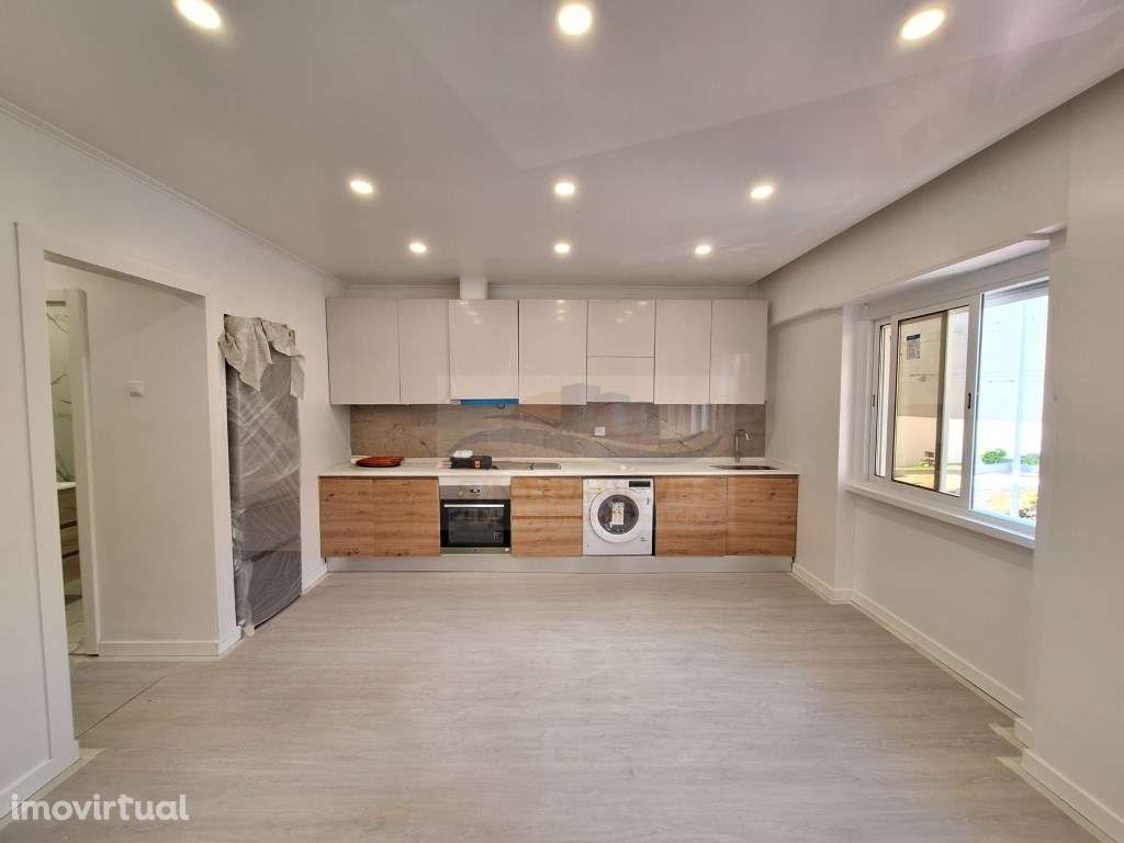 T2 totalmente remodelado, com suite, Damaia - Grande imagem: 3/23