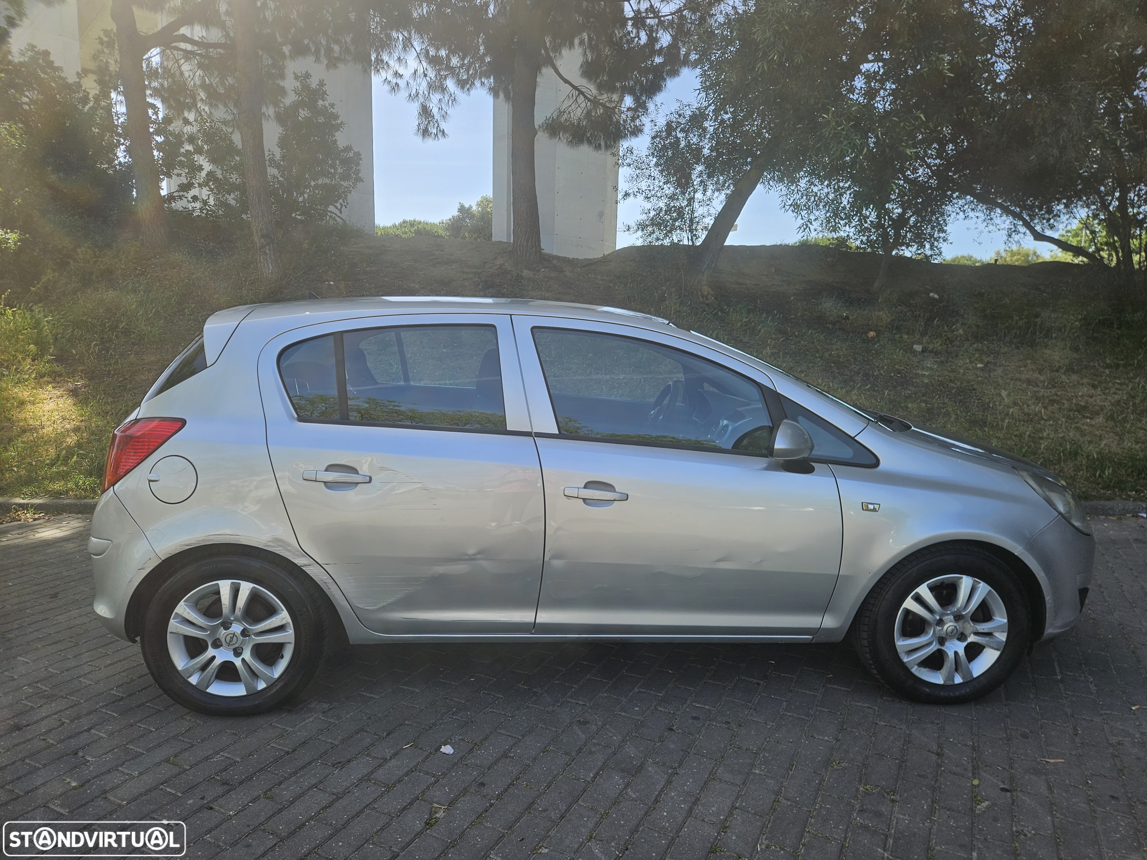 Opel Corsa 1.3 CDTi Enjoy EcoFLEX - 2