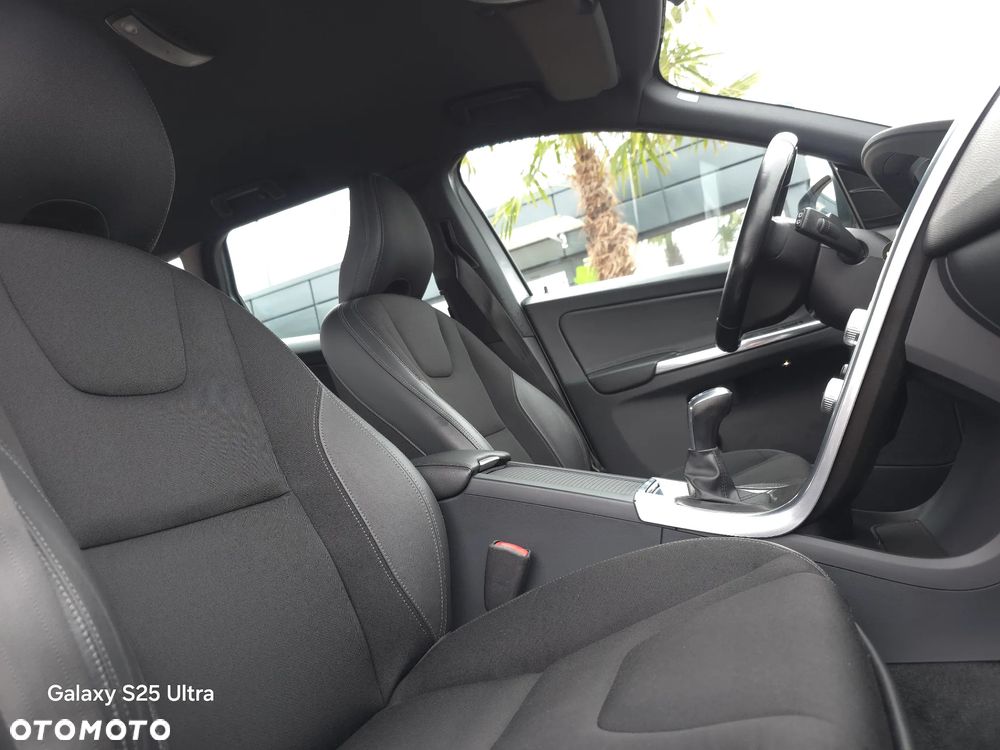 Volvo XC 60 D4 Momentum - 28