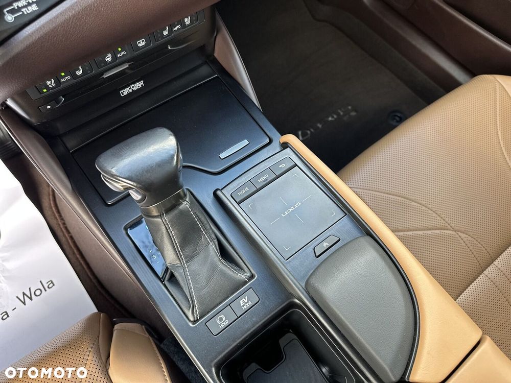 Lexus ES 300h Prestige - 18