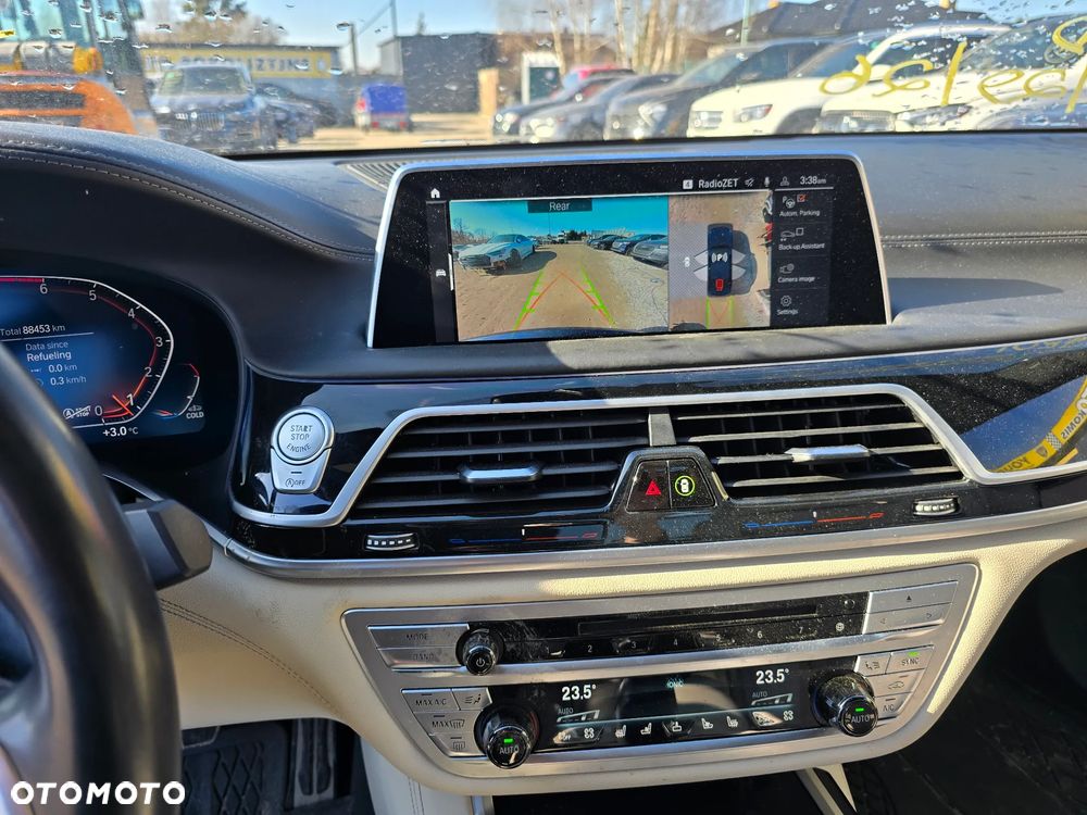 BMW Seria 7 750i xDrive - 16