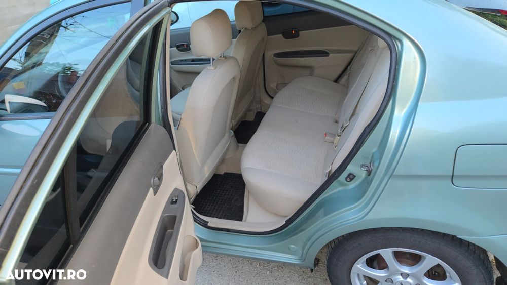 Hyundai Accent MC 1.5 CRDI 4DR GL COMFORT - 6