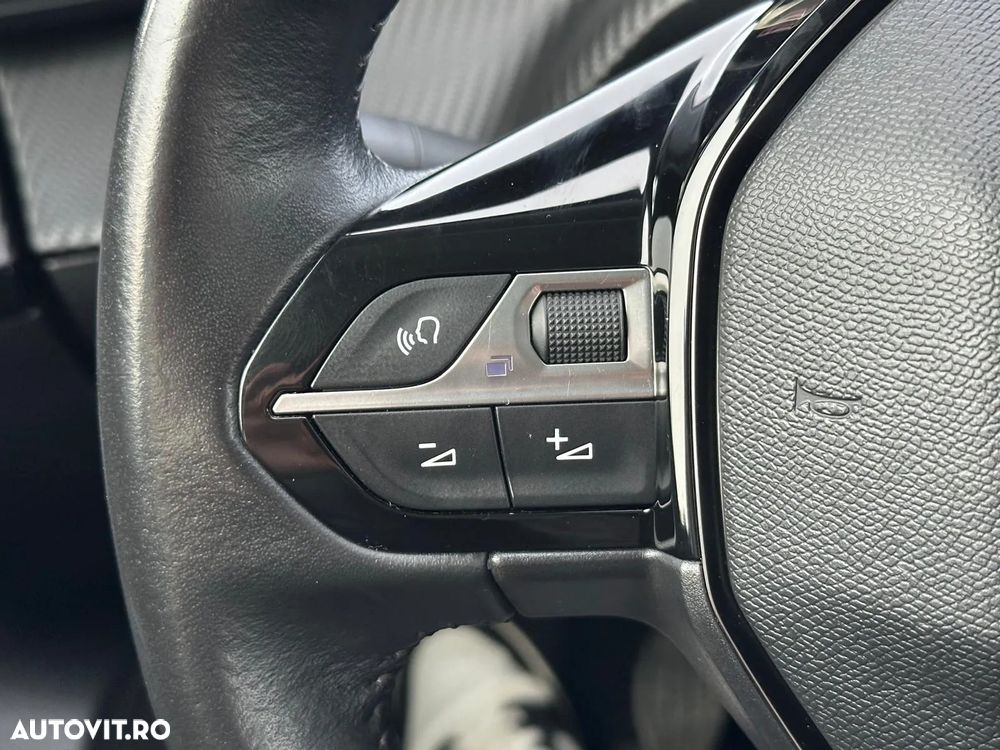 Peugeot 2008 1.2 L PureTech STT Allure - 27