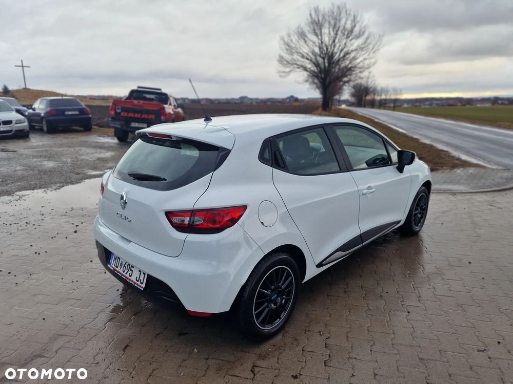 Renault Clio 1.2 16V 75 Limited - 11