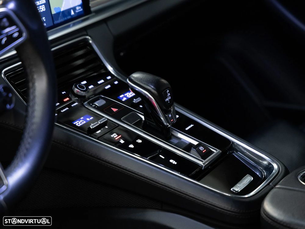 Porsche Panamera 4 E-Hybrid 10 Years Edition - 11