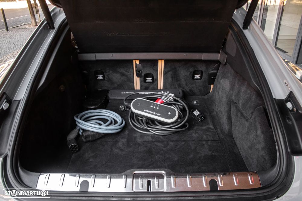 Porsche Panamera 4 E-Hybrid - 33