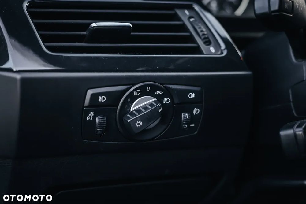 BMW Seria 5 525d Touring - 13