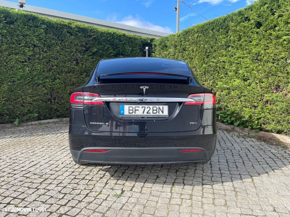 Tesla Model X - 27