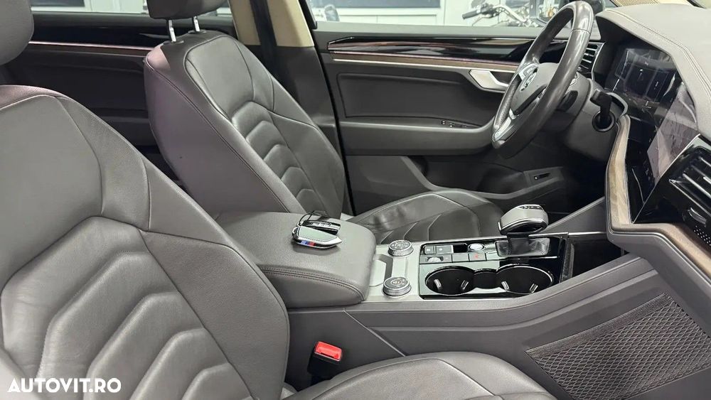 Volkswagen Touareg - 18