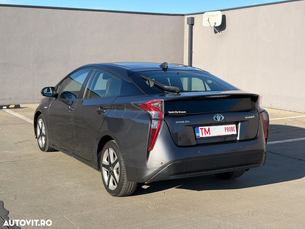 Toyota Prius (Hybrid) Executive - 6