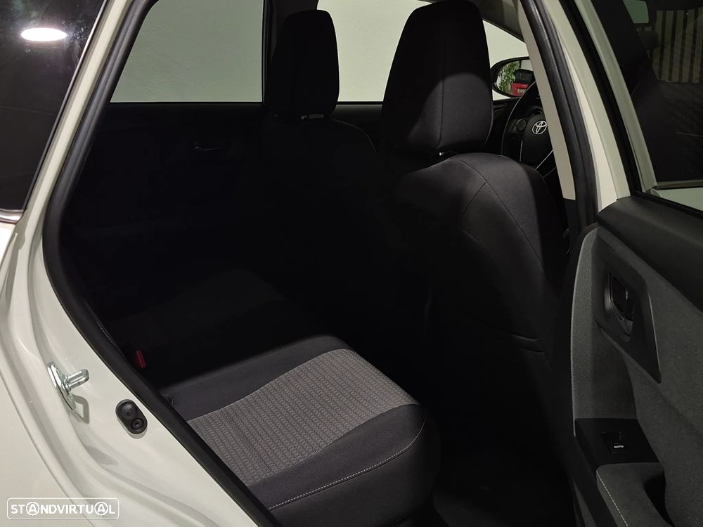 Toyota Auris 1.8 HSD Comfort +P.Techno+P.Sport - 41