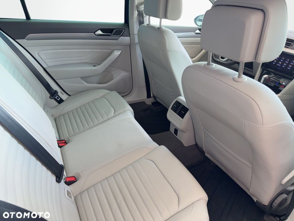 Volkswagen Passat Variant - 17