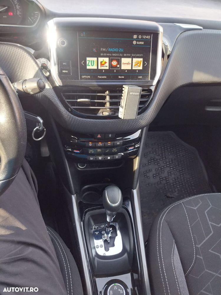 Peugeot 2008 1.2 PureTech Turbo EAT6 S&S Allure - 8