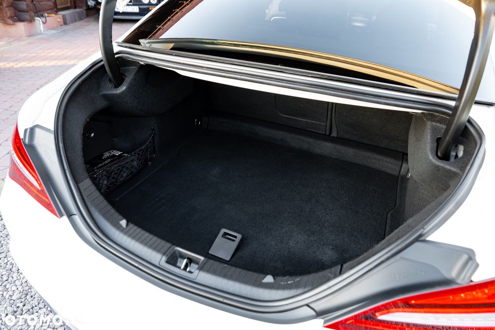 Mercedes-Benz CLA 250 AMG Line - 21