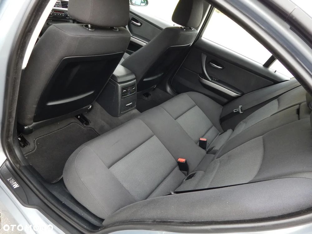 BMW Seria 3 320d - 12