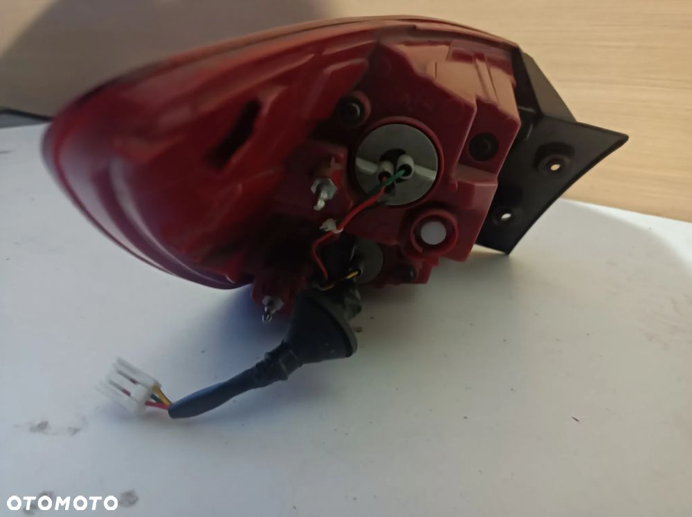 LAMPA PRAWA TYLNA  KIA CEED II KOMBI 92402A23 - 4