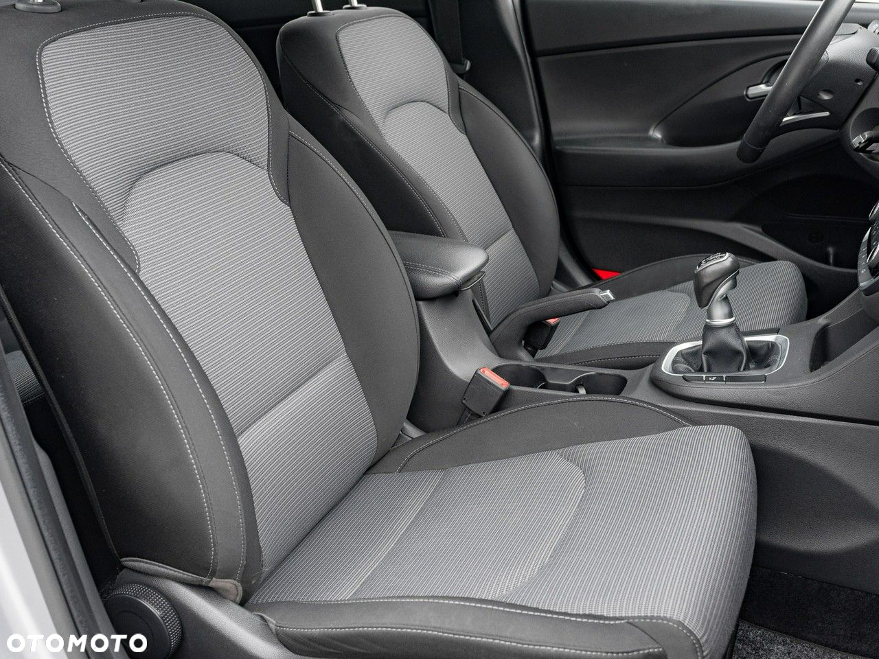 Hyundai i30 1.6 D Classic + - 31