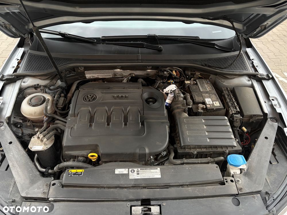 Volkswagen Passat 2.0 TDI SCR DSG Highline - 8