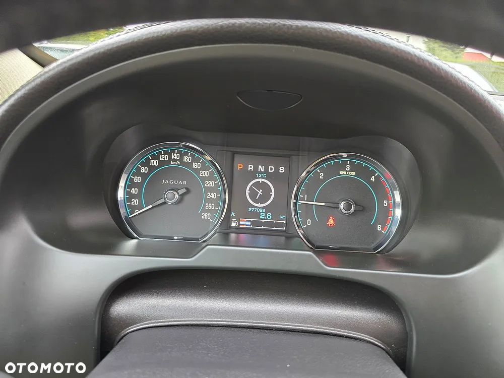 Jaguar XF 2.2 D Premium Luxury - 25