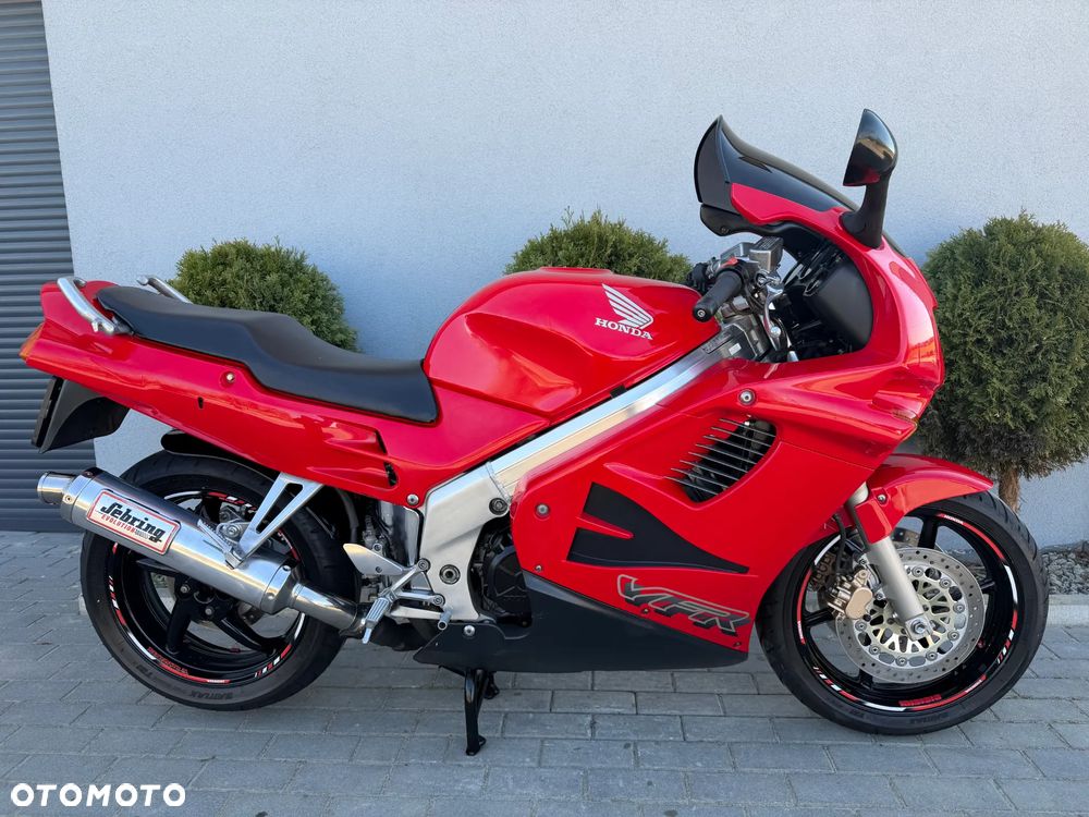 Honda VFR - 4