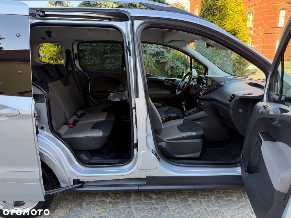 Ford Tourneo Courier 1.5 TDCi S&S Titanium - 18