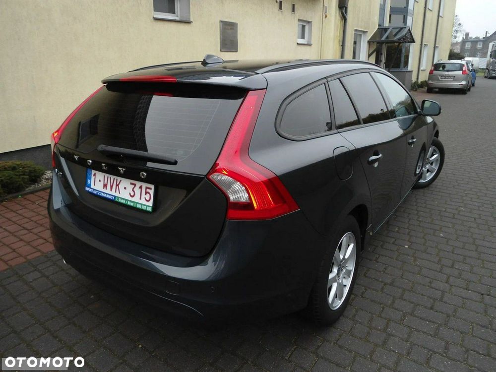Volvo V60 D2 Momentum - 4