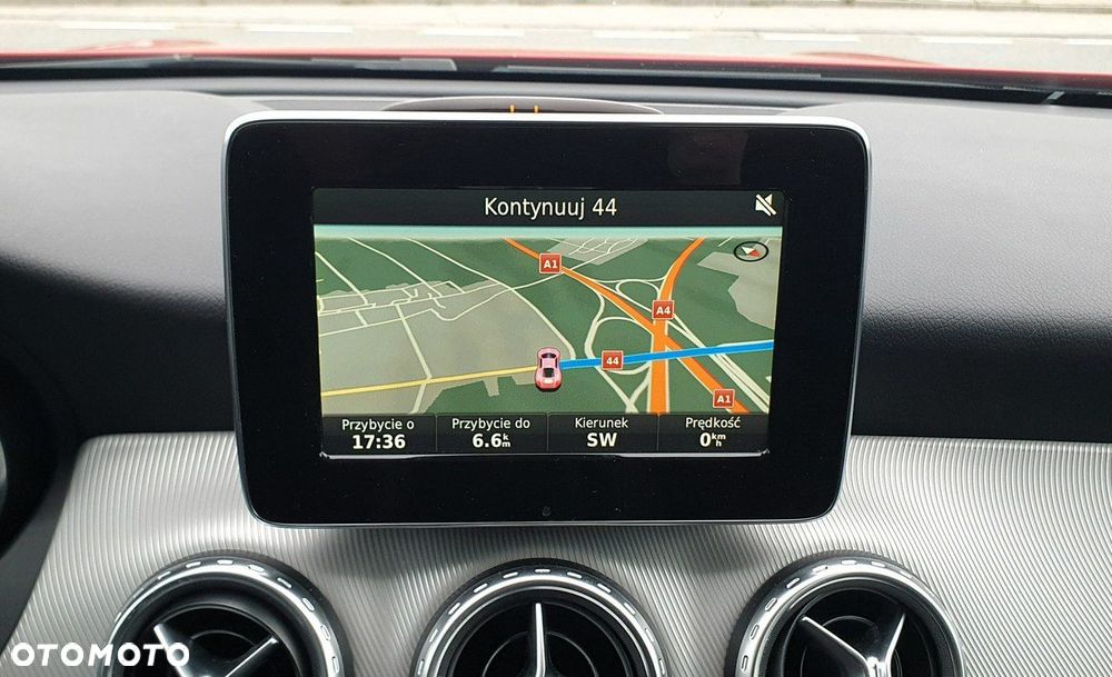 Mercedes-Benz GLA - 8