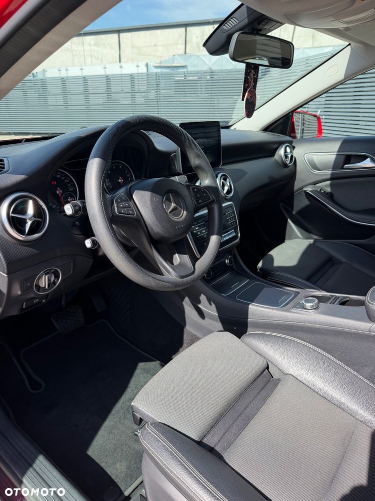 Mercedes-Benz Klasa A 160 7G-DCT Urban - 13
