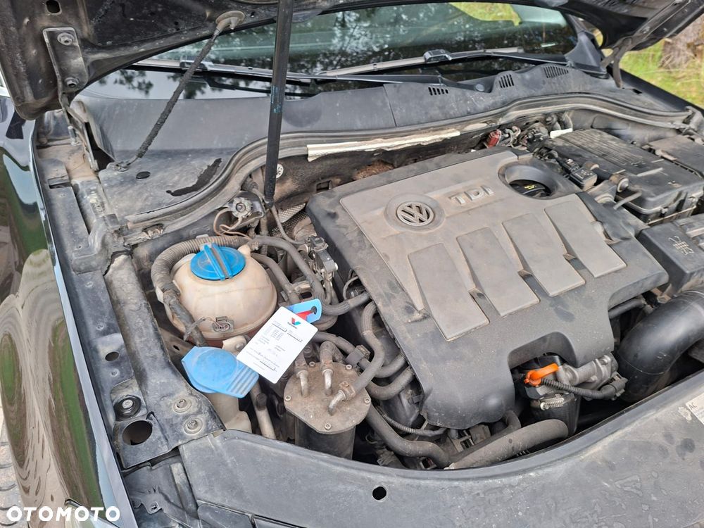 Volkswagen Passat 1.6 TDI BlueMotion Technology Highline - 24