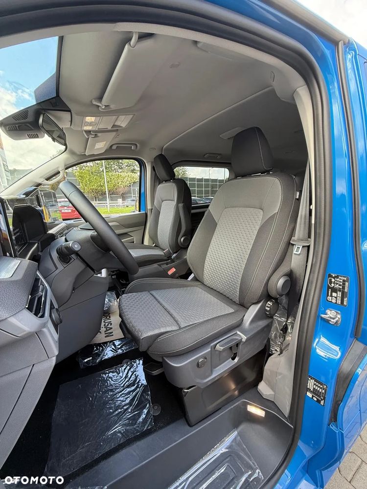 Volkswagen Caravelle - 11