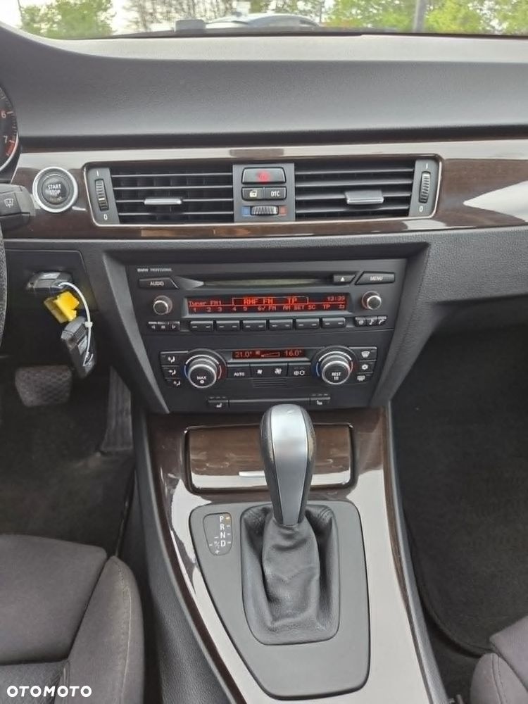 BMW Seria 3 320i - 16