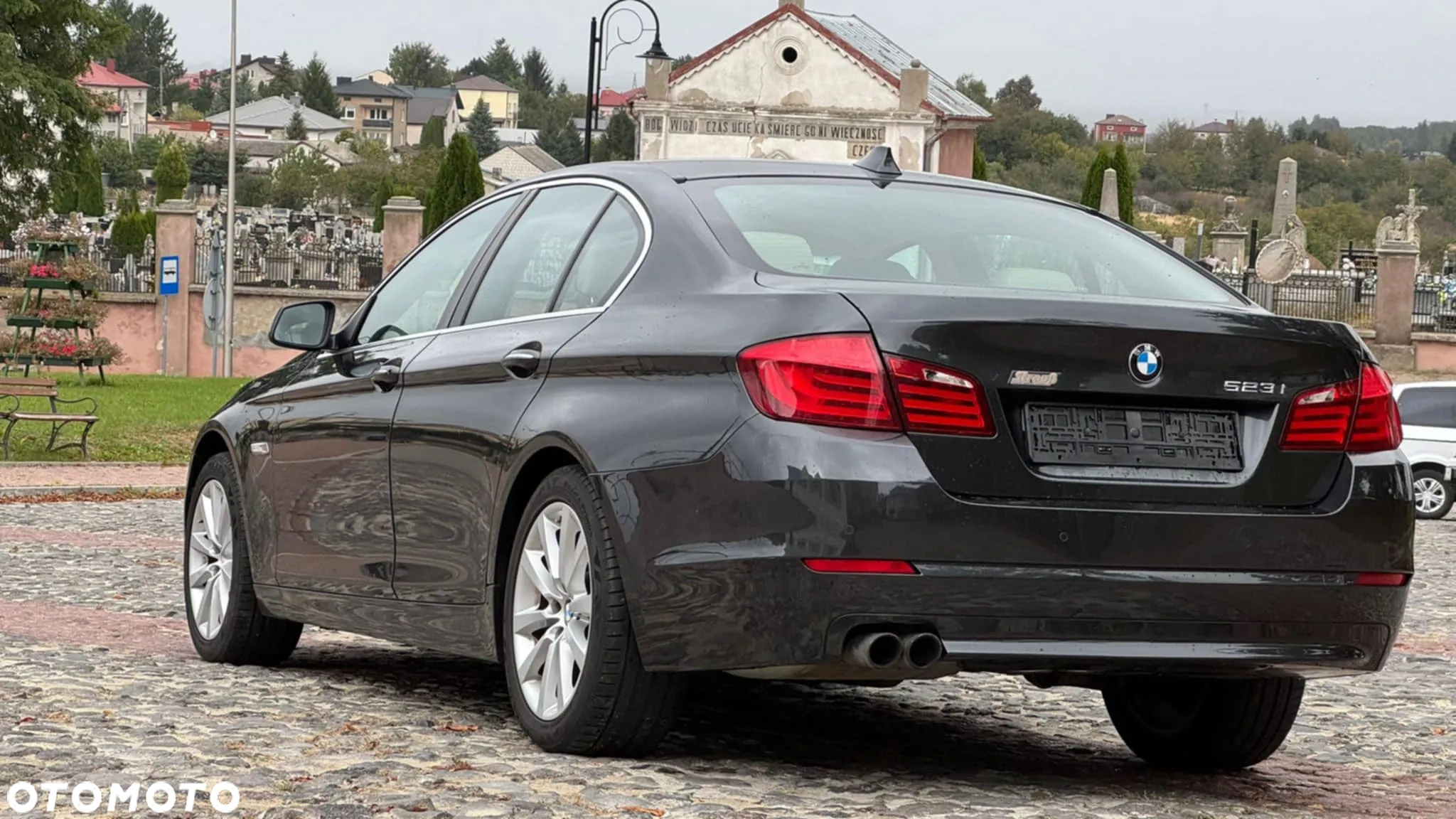 BMW Seria 5 523i Touring - 11