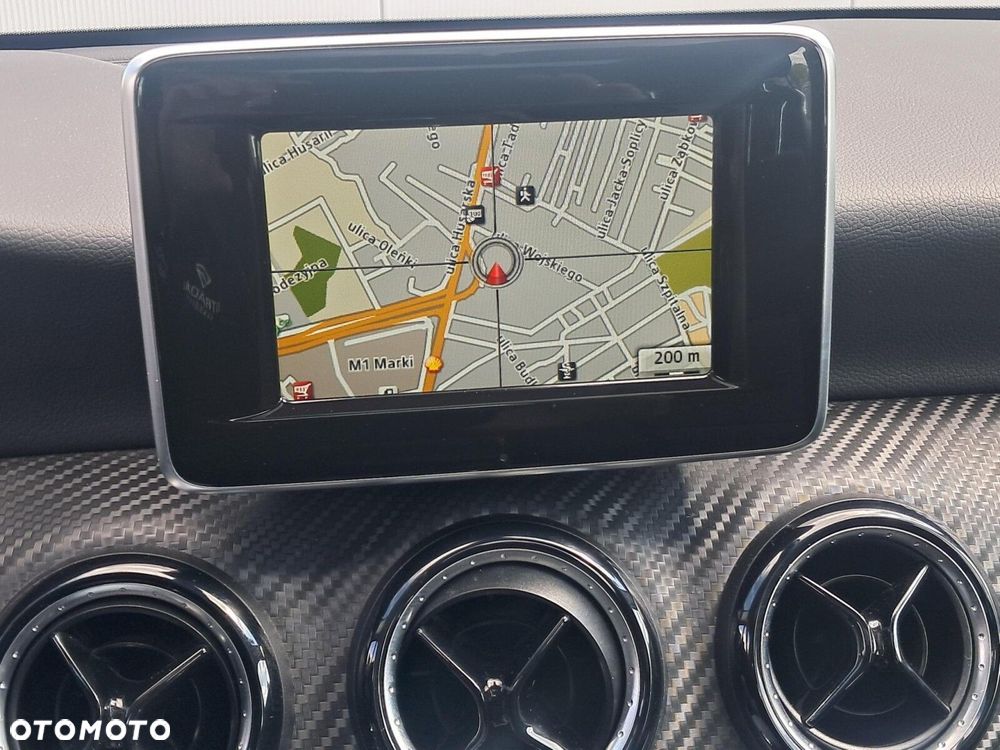 Mercedes-Benz GLA - 21