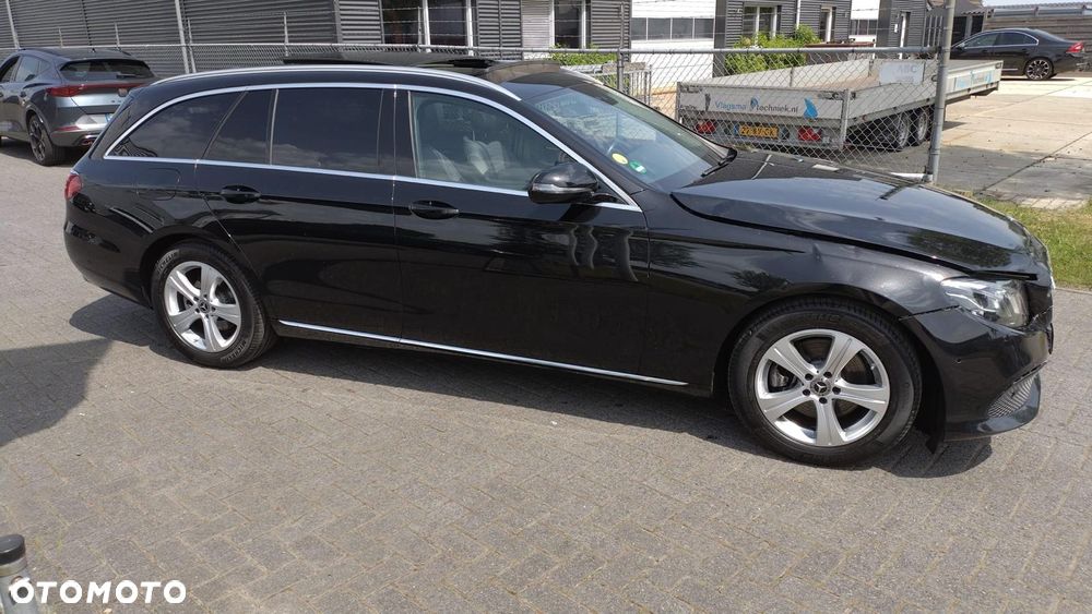 Mercedes-Benz Klasa E 220 d 4Matic 9G-TRONIC Exclusive - 8