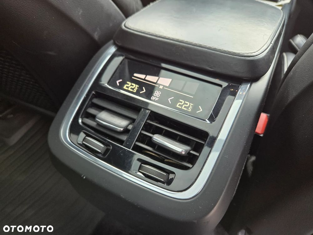 Volvo XC 90 T6 AWD R-Design 7os - 25