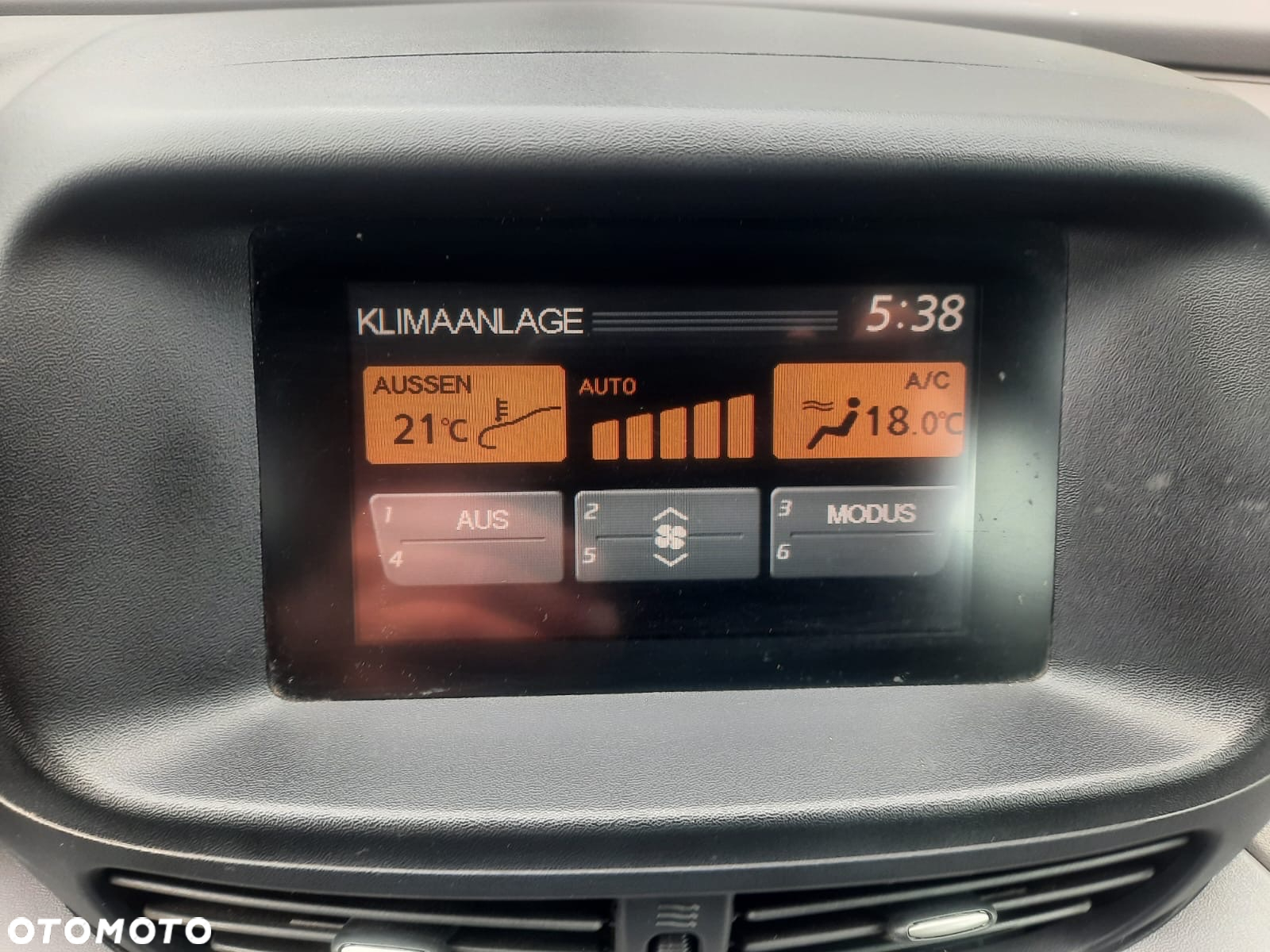 Nissan Almera Tino - 7