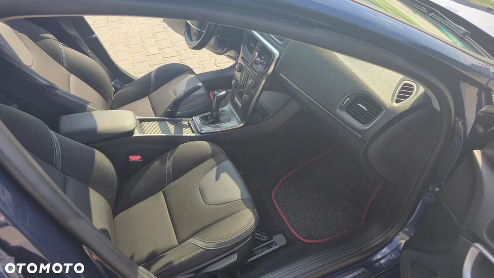Volvo V40 D4 Drive-E Momentum - 17