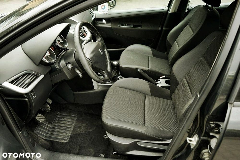 Peugeot 207 - 16
