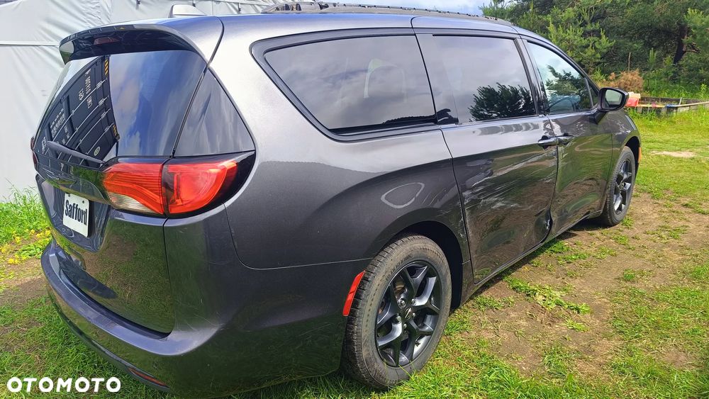 Chrysler Pacifica - 15