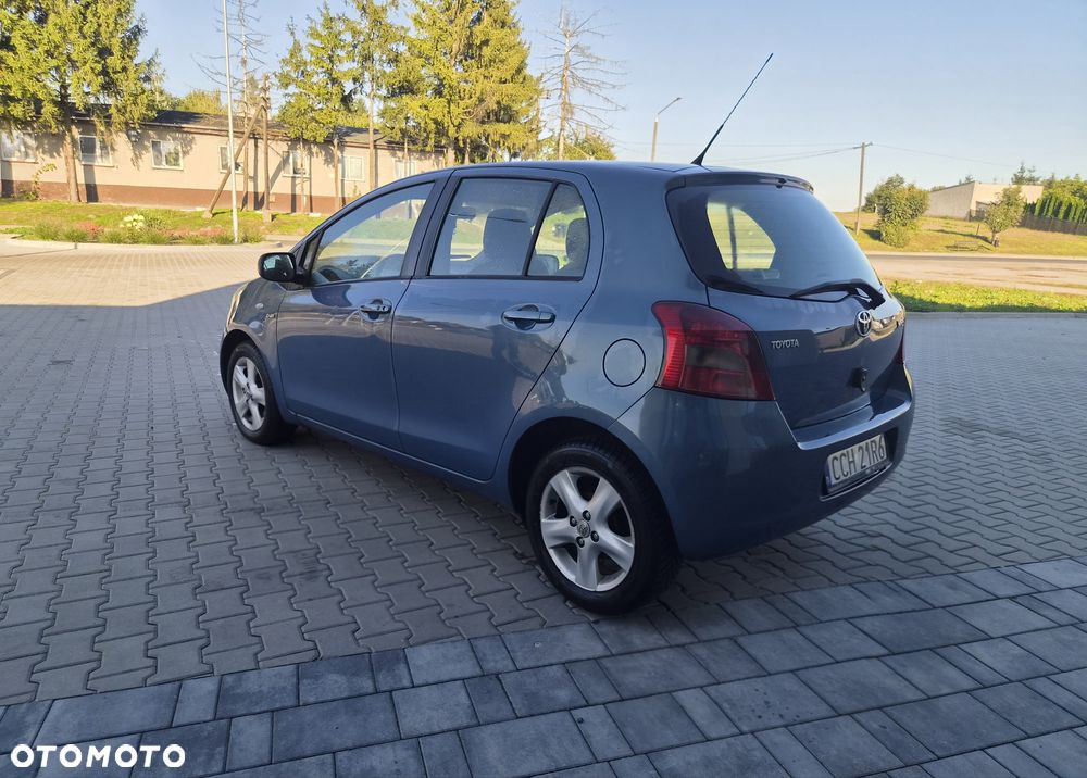 Toyota Yaris 2006 photo 2