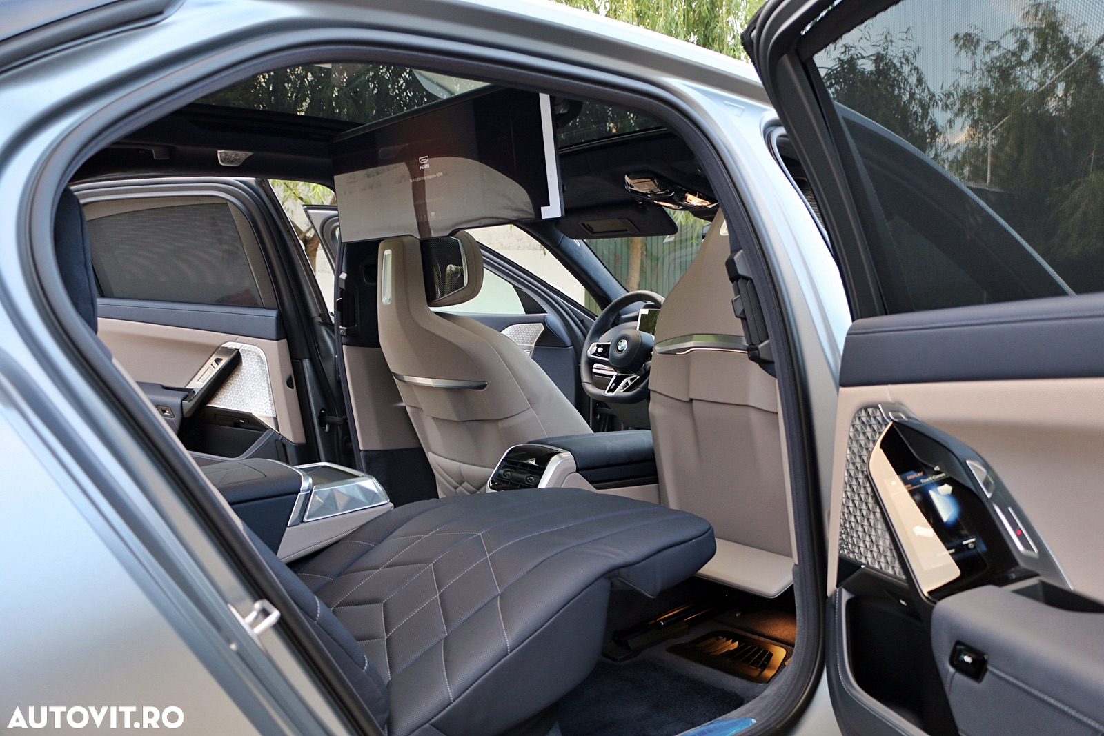 BMW Seria 7 740d xDrive MHEV - 28