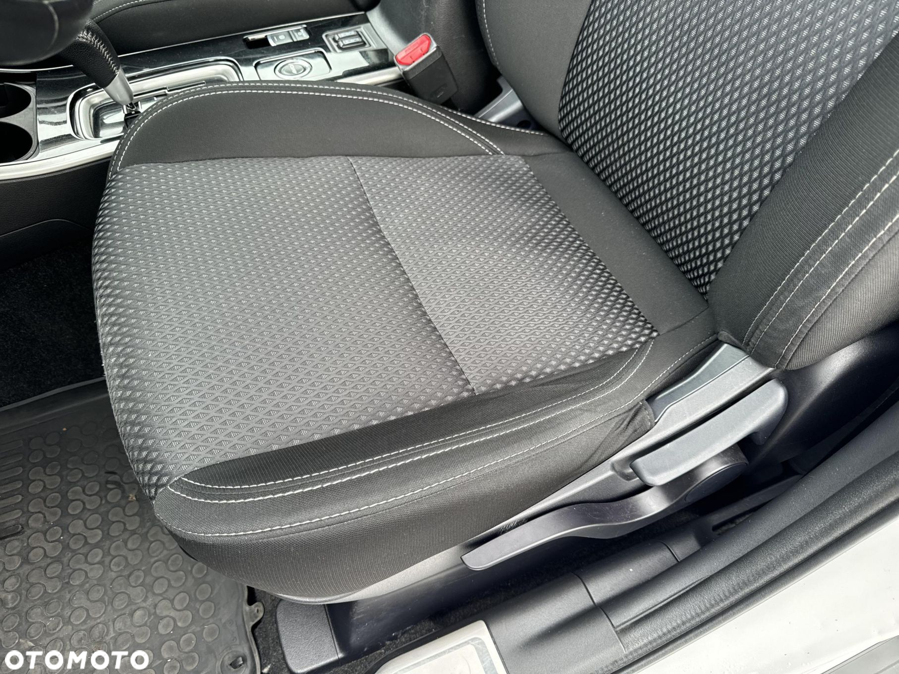Mitsubishi Outlander - 12