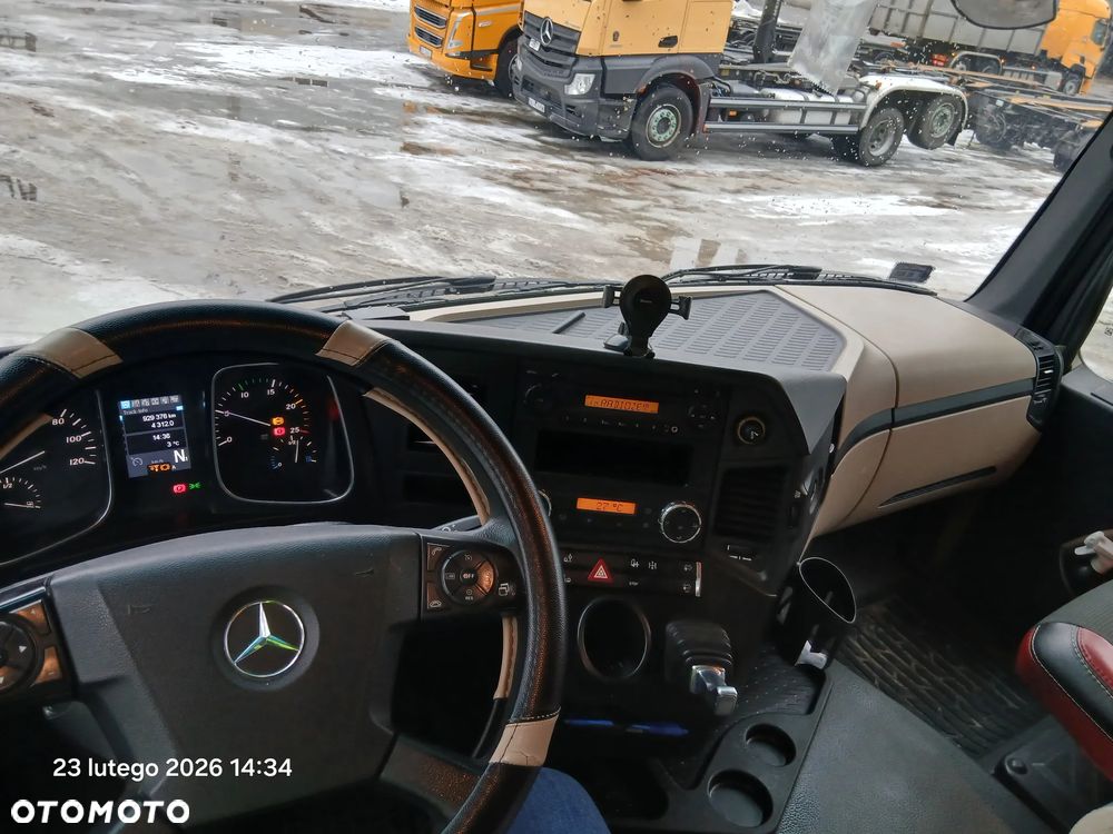 Mercedes-Benz Actros - 13