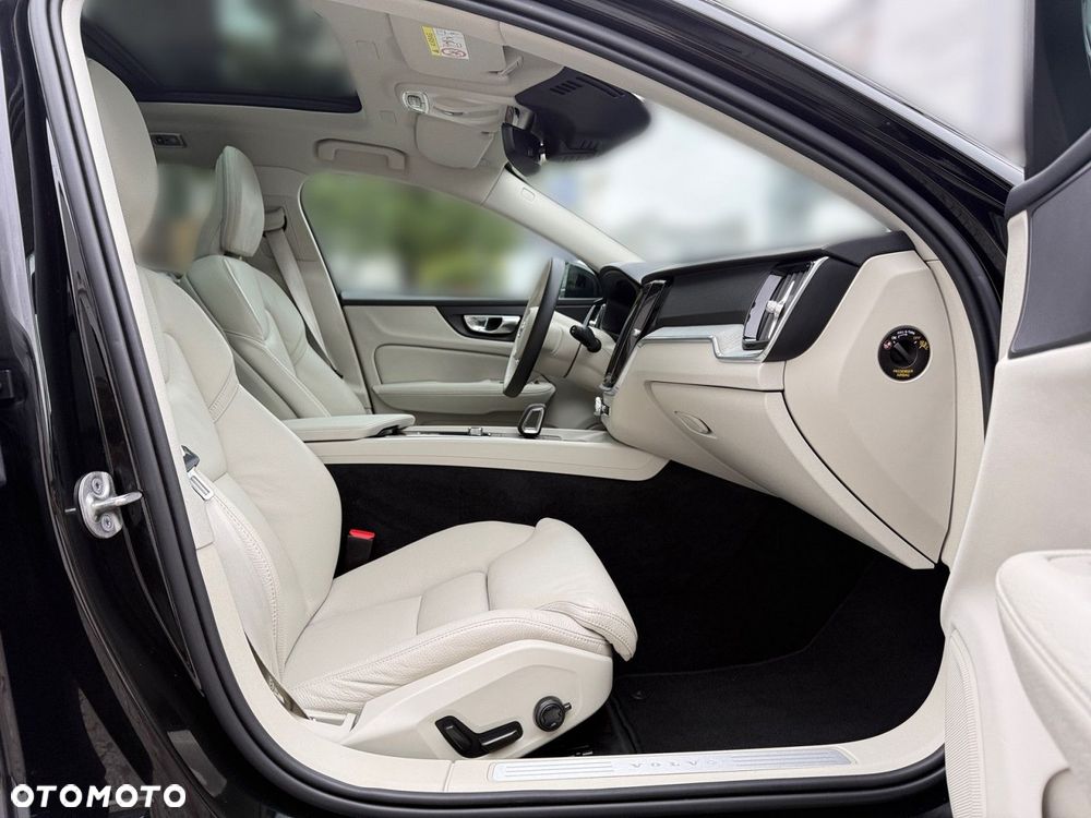 Volvo V60 Cross Country - 24