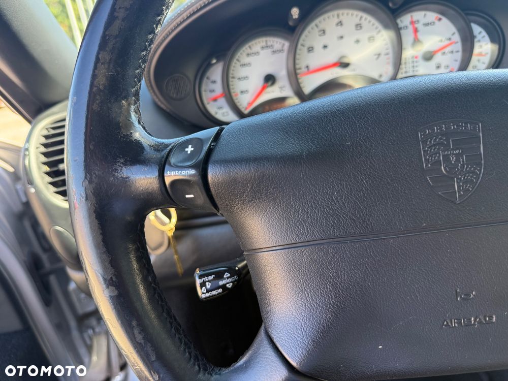 Porsche 911 Carrera 4 - 20