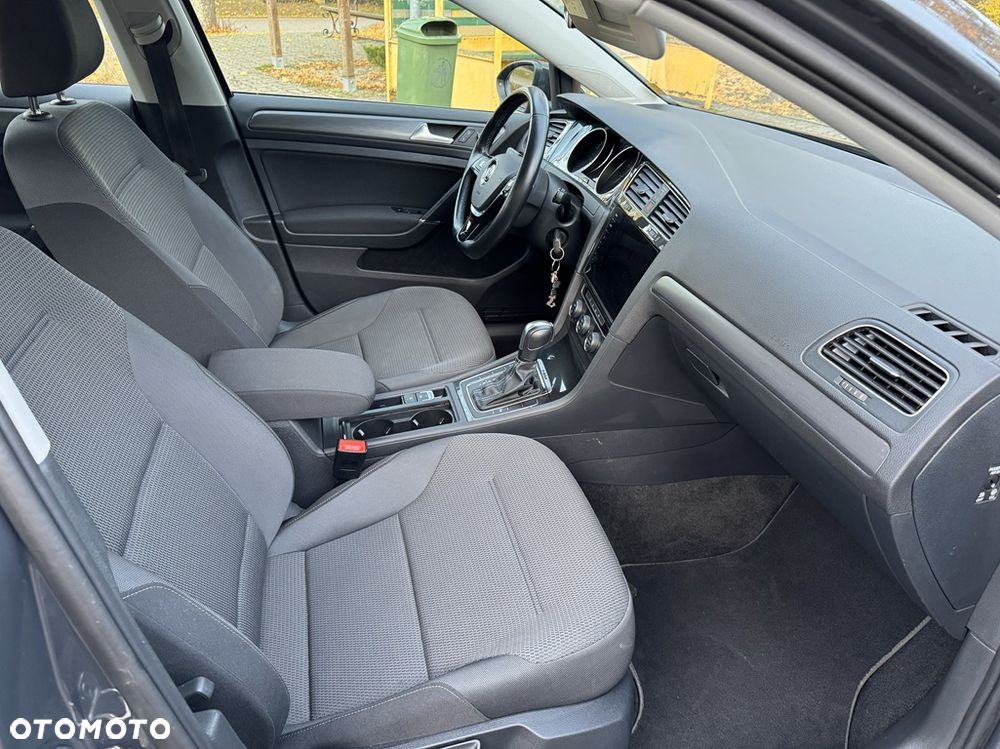 Volkswagen Golf - 21